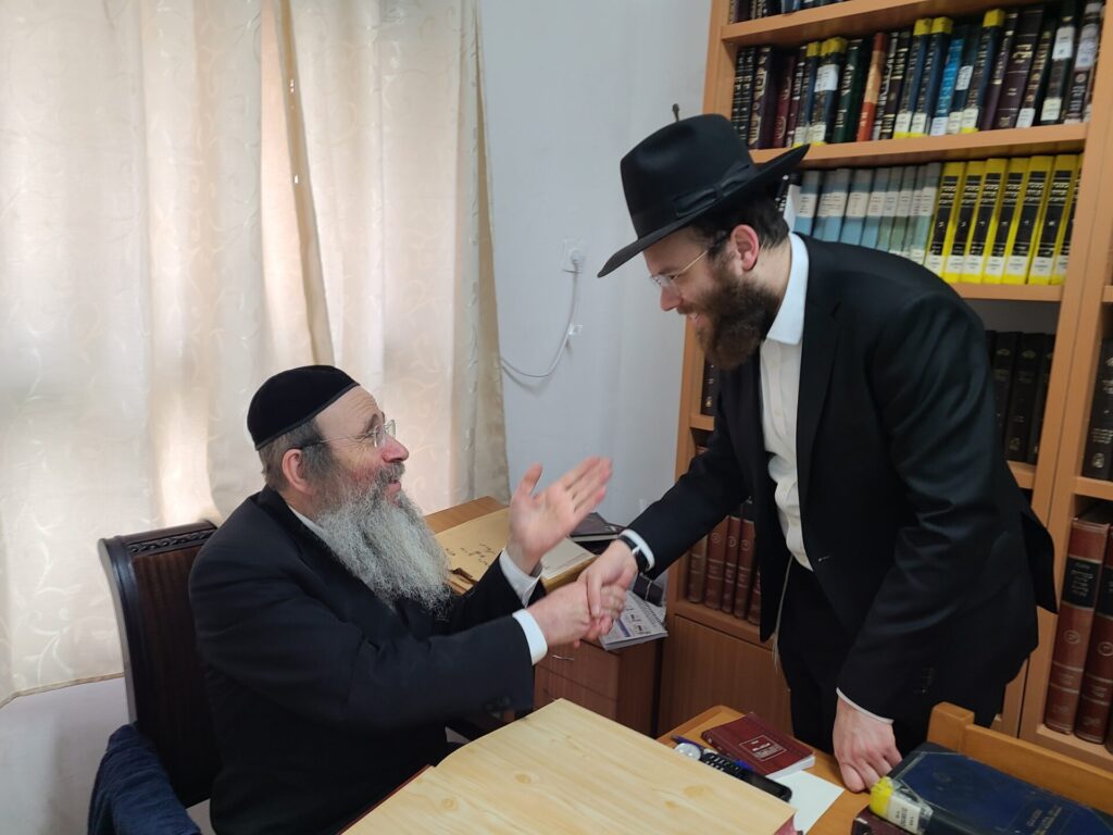 Maran Hamshgiach Shlita greeting Rav Chaim Aron Grunwald