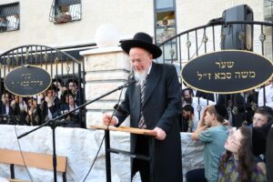 Levaya of Moreinu Hagaon Harav Avrohom Tzvi Shmuelevitz zt”l in front of Yeshivas Mir Yerushalayim