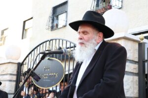 Levaya of Moreinu Hagaon Harav Avrohom Tzvi Shmuelevitz zt”l in front of Yeshivas Mir Yerushalayim