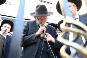 Levaya of Moreinu Hagaon Harav Avrohom Tzvi Shmuelevitz zt”l in front of Yeshivas Mir Yerushalayim