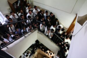 Hagaon Harav Moshe Hillel Hirsch Shlita Giving Divrei Chizuk in Yeshivas Mir Yerushalayim to prepare for Matan Torah