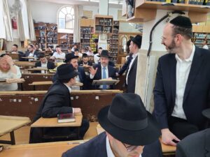Flatbush Kinyan Masechta Chabura Visit The Rosh Yeshiva and Mashgiach of Yeshivas Mir Yerushalayim